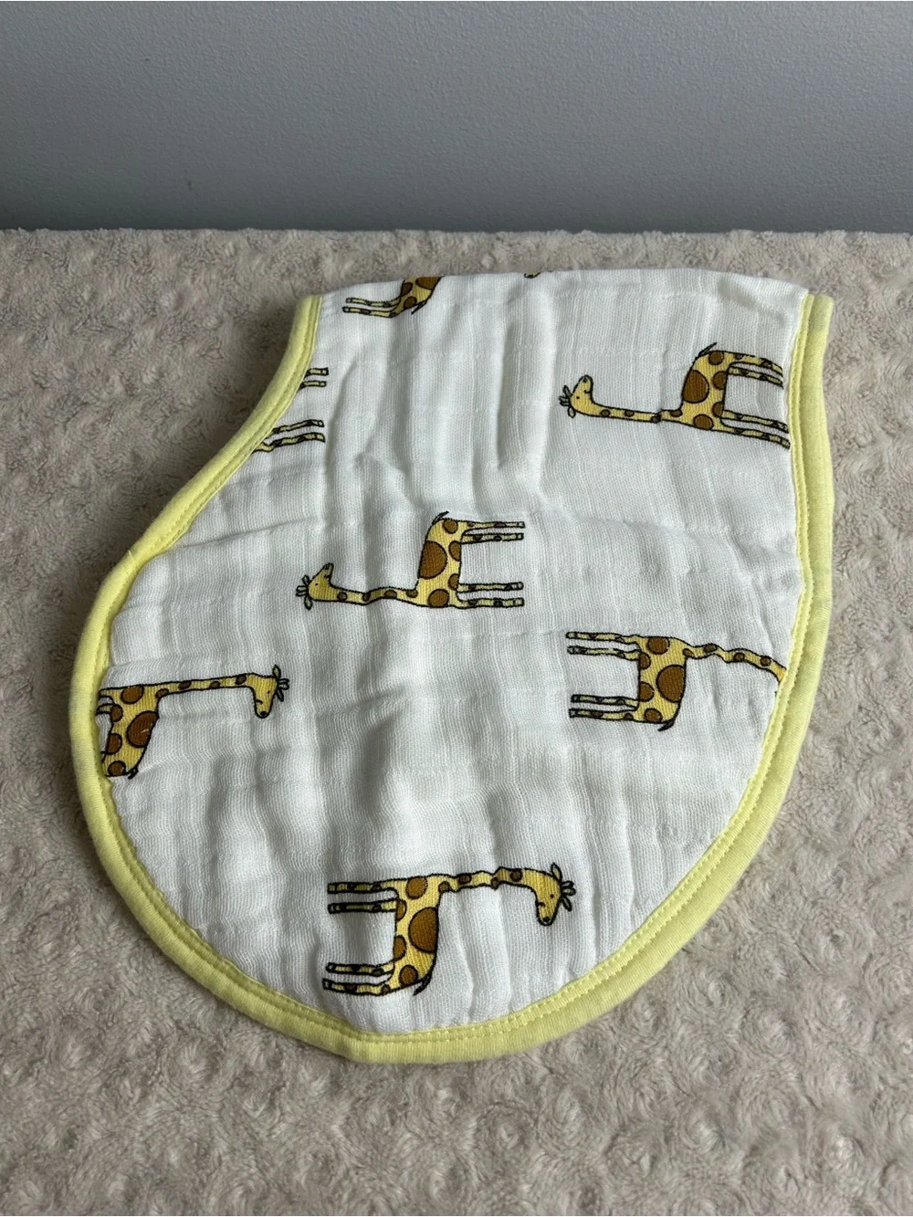 Aden + Anais Burpy Bib & Swaddle Love Book Yellow White Giraffe Print